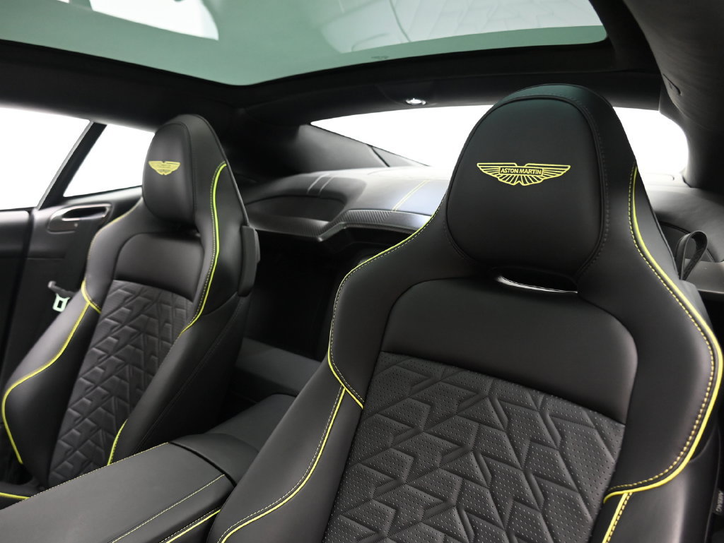 Used 2025 Aston Martin Vanquish RWD image 12