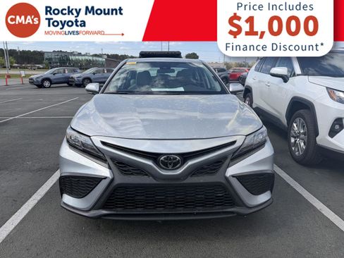 Used 2023 Toyota Camry SE image 2