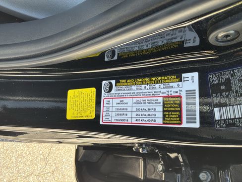 Used 2021 Toyota Highlander XLE FWD image 36