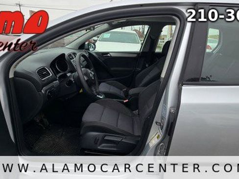 Used 2013 Volkswagen Golf 4-Door FWD image 29