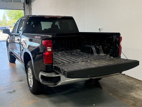 Used 2023 Chevrolet Silverado 1500 LT AWD/4WD image 4