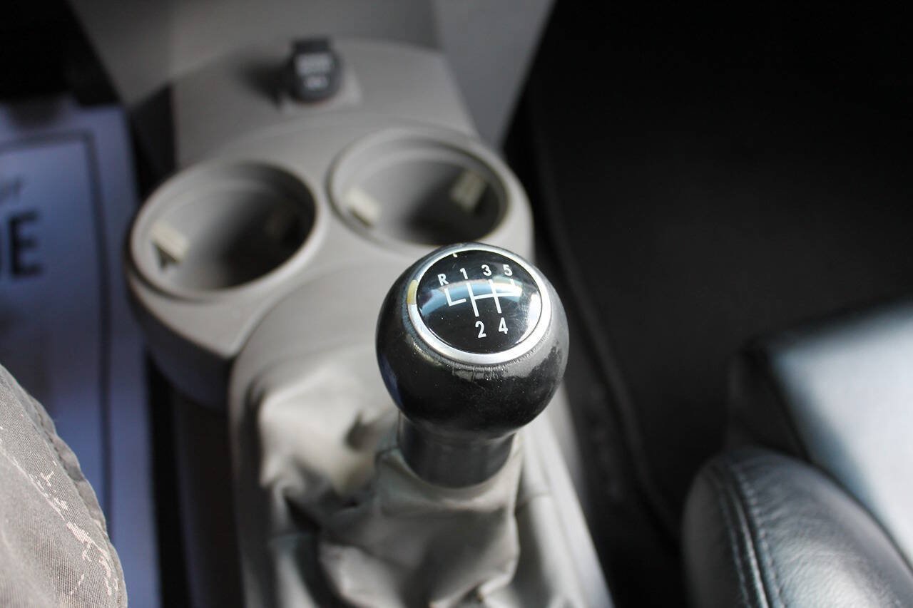Used 2001 Volkswagen Beetle Sport FWD image 33