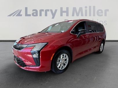 New 2027 Chrysler Pacifica Select w/ Family Tech Group