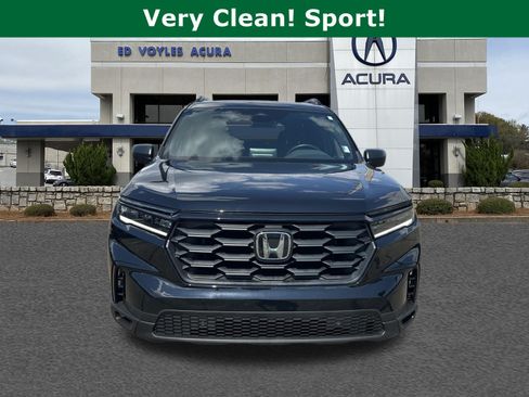 Used 2025 Honda Pilot Sport image 2