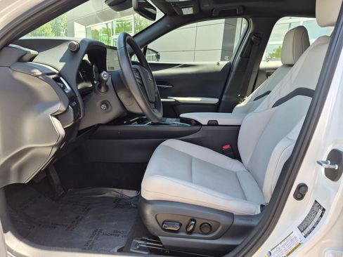 Used 2024 Lexus UX 250h AWD w/ Premium Package image 15