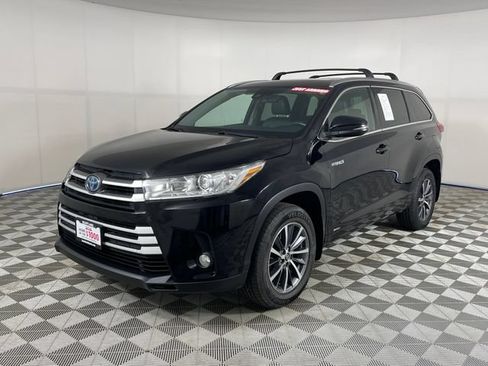 Used 2017 Toyota Highlander XLE AWD/4WD image 1