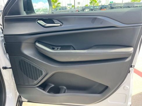 New 2025 Jeep Grand Cherokee Laredo X w/ Luxury Tech Group I image 23