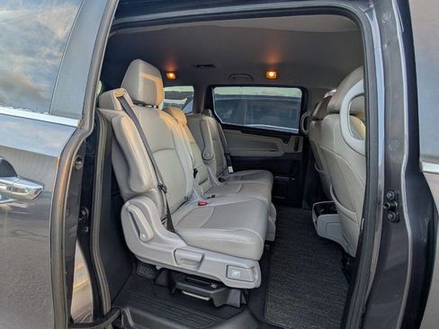 Used 2022 Honda Odyssey EX image 16