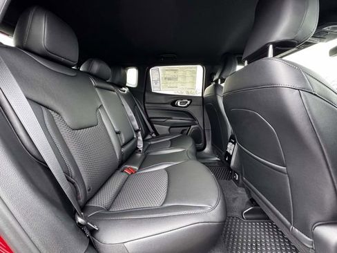 New 2026 Jeep Compass Latitude image 18