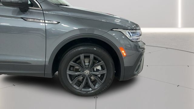 Used 2024 Volkswagen Tiguan SE w/ Panoramic Sunroof Package AWD/4WD image 24