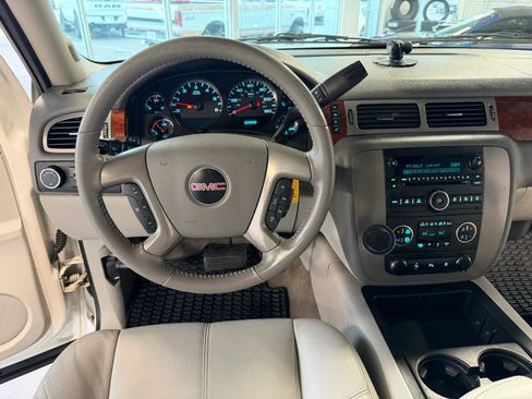 Used 2011 GMC Yukon SLT w/ SLT-2 Equipment Package AWD/4WD image 10