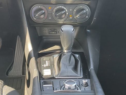 Used 2017 MAZDA MAZDA3 Sport image 14