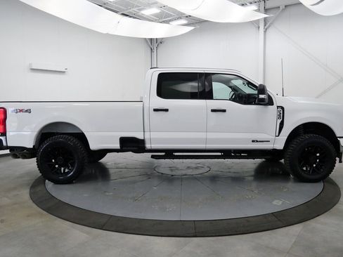 Used 2023 Ford F350 XLT AWD/4WD image 8