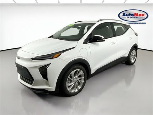 Used 2023 Chevrolet Bolt EUV LT w/ Driver Confidence Package image 4