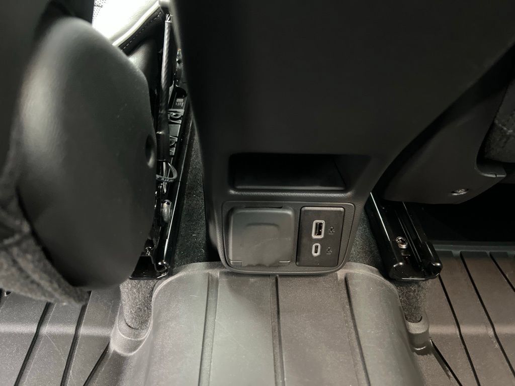 Used 2026 Buick Encore GX Avenir w/ Avenir Technology Package AWD/4WD image 25
