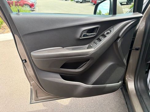 Used 2020 Chevrolet Trax LS FWD image 23