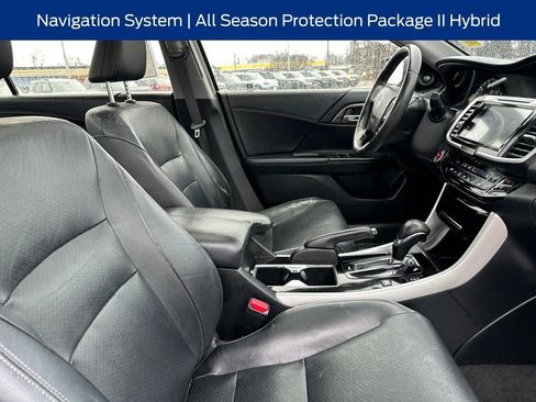 Used 2017 Honda Accord Touring image 10