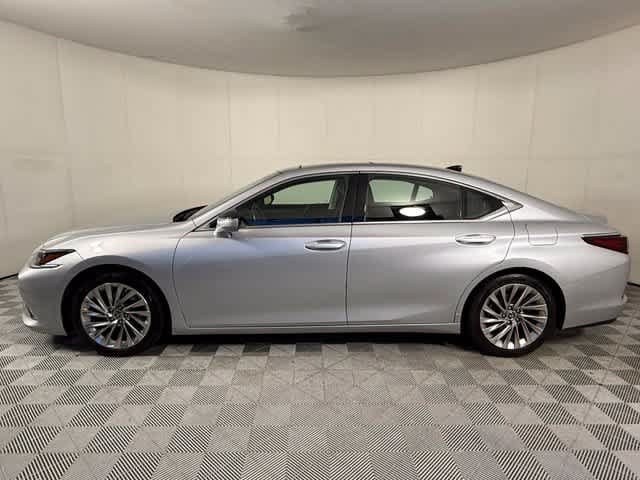 Used 2020 Lexus ES 350 Ultra Luxury w/ Accessory Package FWD image 3