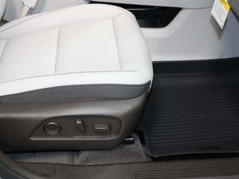 New 2026 GMC Terrain Denali w/ LPO, Black Badging Package image 21