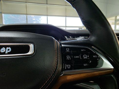 Used 2023 Jeep Grand Cherokee L Summit AWD/4WD image 34