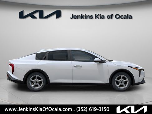 New 2026 Kia K4 LXS image 2
