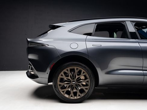 Used 2023 Aston Martin DBX AWD/4WD image 35
