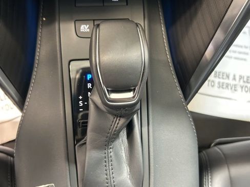 Used 2024 Toyota Venza XLE image 29