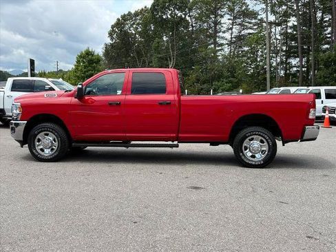 Used 2024 RAM 2500 Tradesman w/ Chrome Appearance Group AWD/4WD image 3