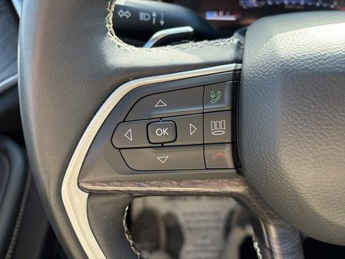 Used 2023 Jeep Grand Cherokee Limited w/ Luxury Tech Group II image 10