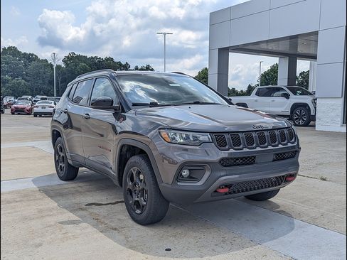 Used 2023 Jeep Compass Trailhawk AWD/4WD image 5