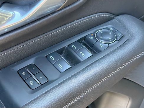 Used 2024 GMC Yukon Denali w/ Denali Reserve Package image 27