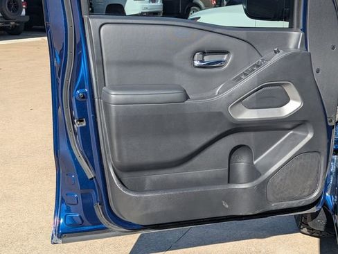 Used 2022 Nissan Frontier SV w/ Technology Package image 13