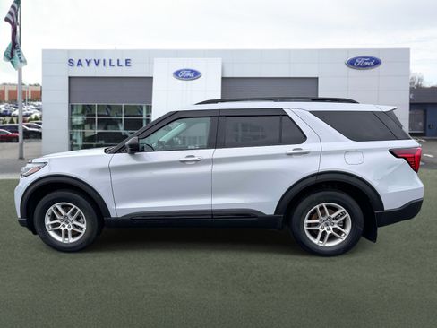 Used 2026 Ford Explorer Active AWD/4WD image 2