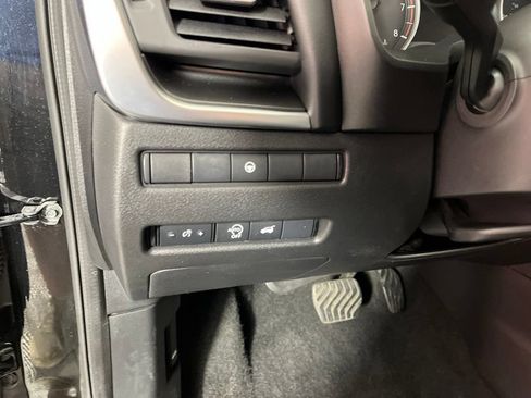 Used 2025 Nissan Rogue SV FWD image 28