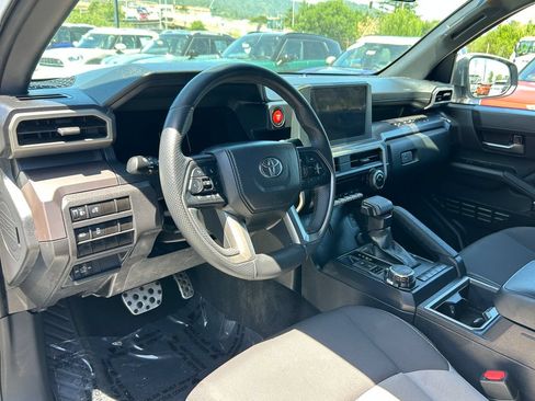 Used 2025 Toyota Tacoma TRD Sport AWD/4WD image 13
