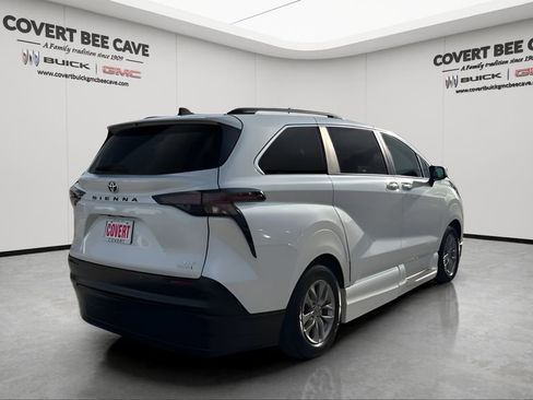 Used 2024 Toyota Sienna XLE w/ XLE Plus Package image 9