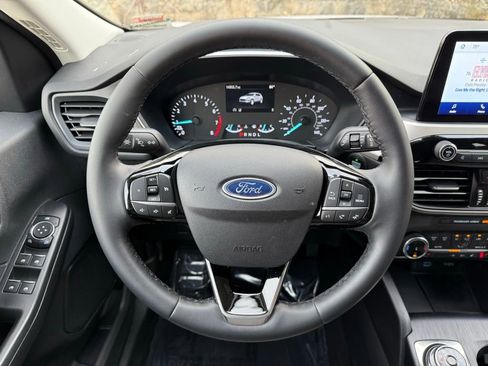 Certified 2022 Ford Escape SE w/ SE Sport Appearance Package image 16