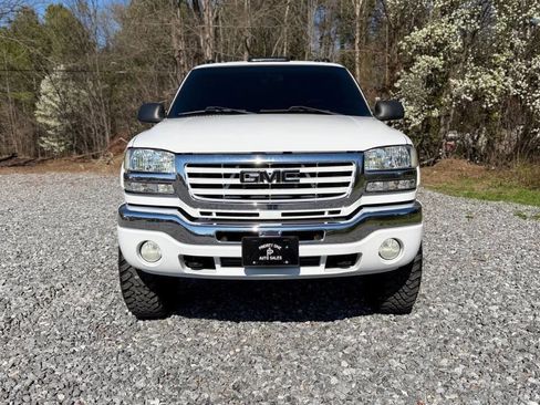 Used 2005 GMC Sierra 2500 SLT w/ Heavy-Duty Power Package image 2