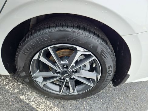 Used 2024 Kia Forte LXS image 27