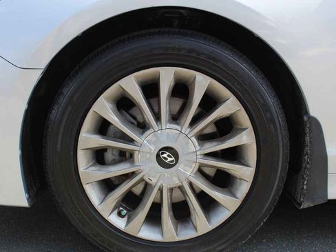 Used 2015 Hyundai Sonata Limited image 32