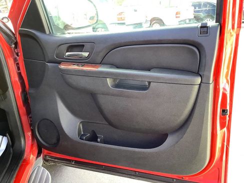 Used 2013 Chevrolet Suburban LS image 34