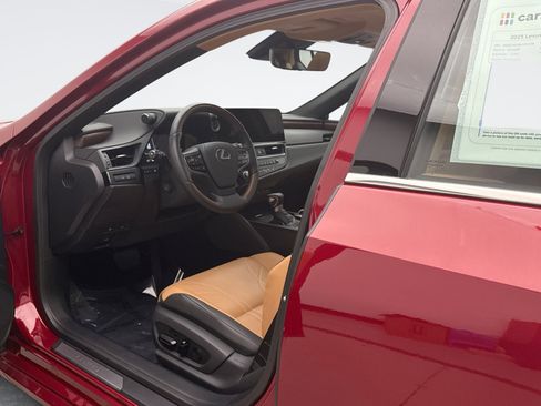 Used 2025 Lexus ES 350 w/ Luxury Package image 10