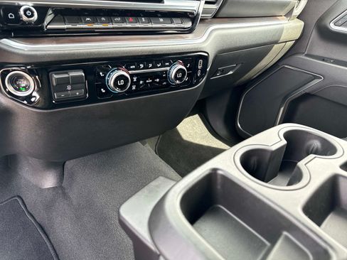 Used 2025 GMC Sierra 1500 SLT AWD/4WD image 26
