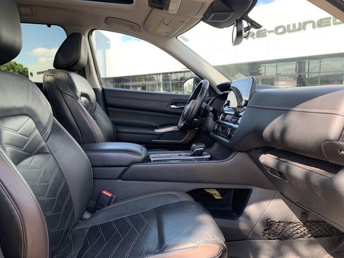 Used 2022 Nissan Pathfinder Platinum w/ Cargo Package FWD image 35