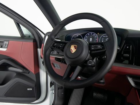 New 2026 Porsche Cayenne image 32