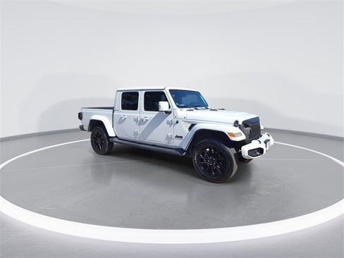 Used 2023 Jeep Gladiator Overland image 3