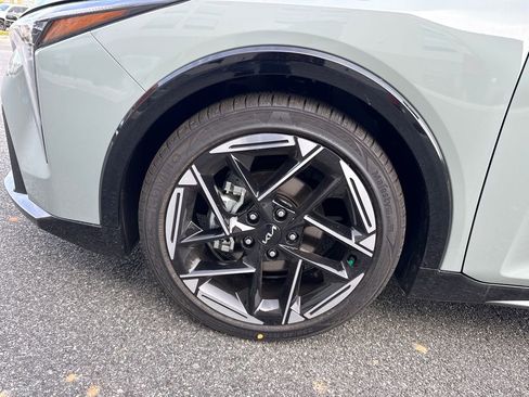 New 2025 Kia K4 GT-Line image 9