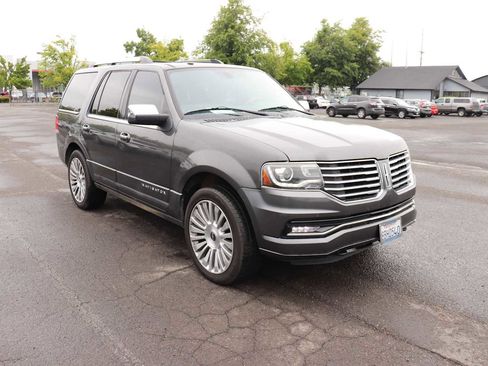 Used 2016 Lincoln Navigator Select AWD/4WD image 3