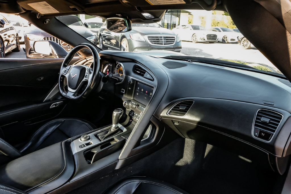 Used 2019 Chevrolet Corvette Stingray Coupe w/ 1LT RWD image 10