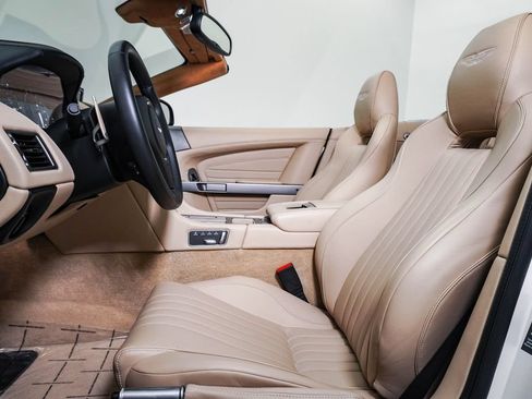 Used 2016 Aston Martin DB9 GT RWD image 23